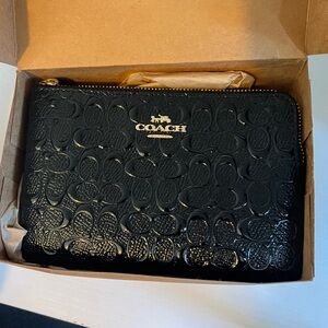 Coach Blqck Shiny/Leather Wristlet